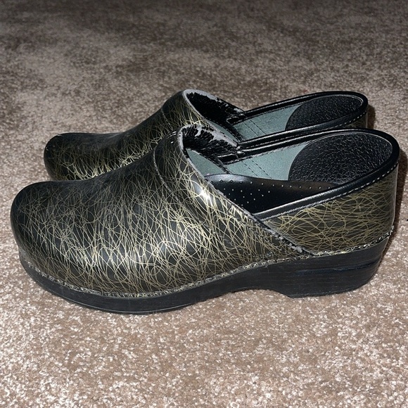 Dansko Black Gold Scribble Clogs Mules - size 39 - Picture 3 of 7